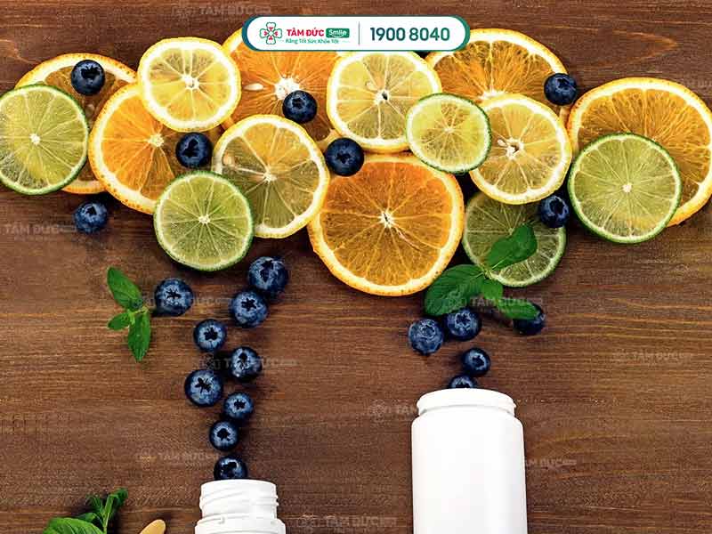 sưng nướu răng cần bổ sung thêm vitamin nhóm C